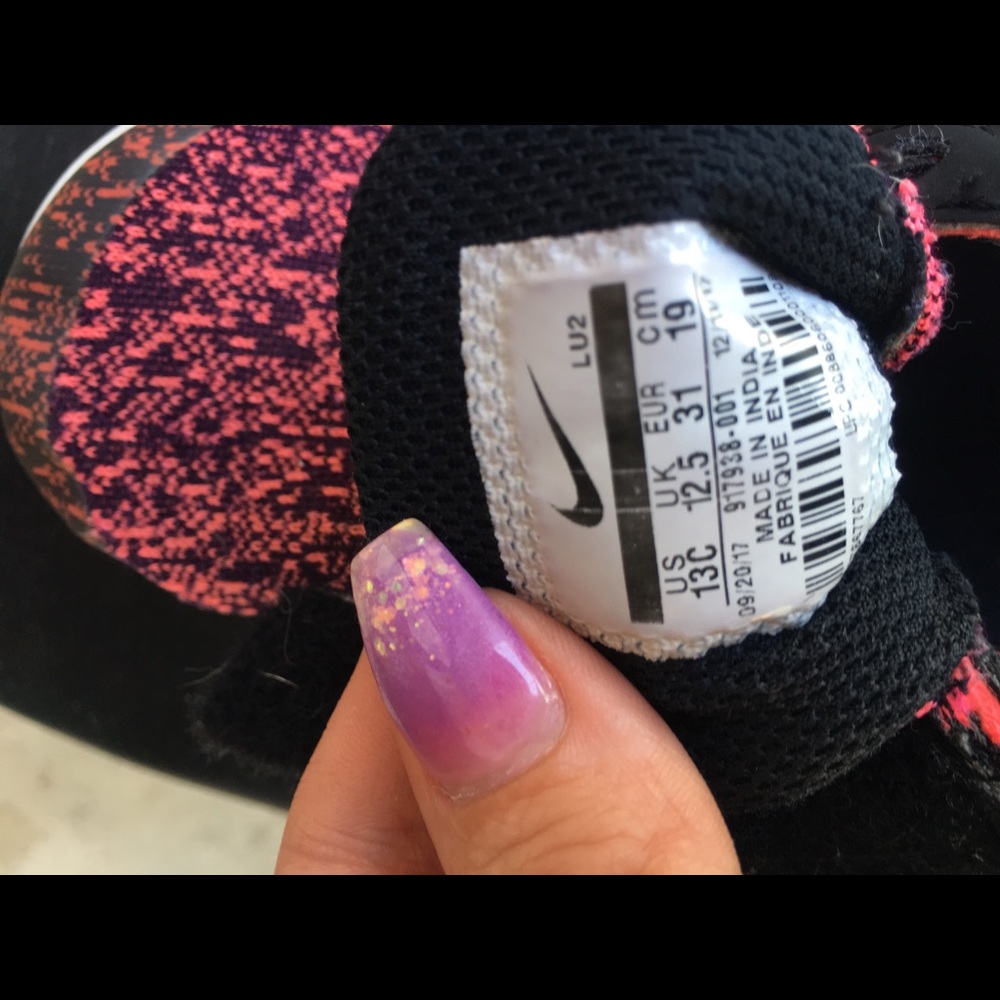 13c pink black Nike’s